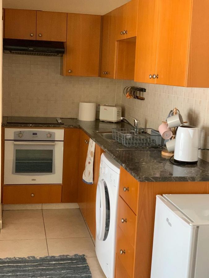 Sabine - Finikoudes 102 Apartment Larnaca Exterior photo