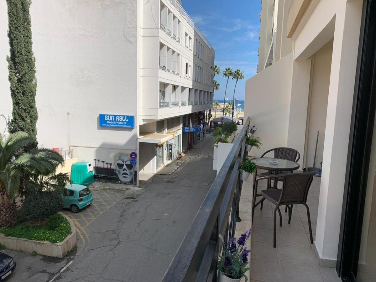 Sabine - Finikoudes 102 Apartment Larnaca Exterior photo