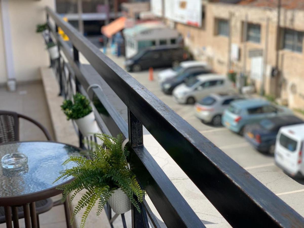 Sabine - Finikoudes 102 Apartment Larnaca Exterior photo